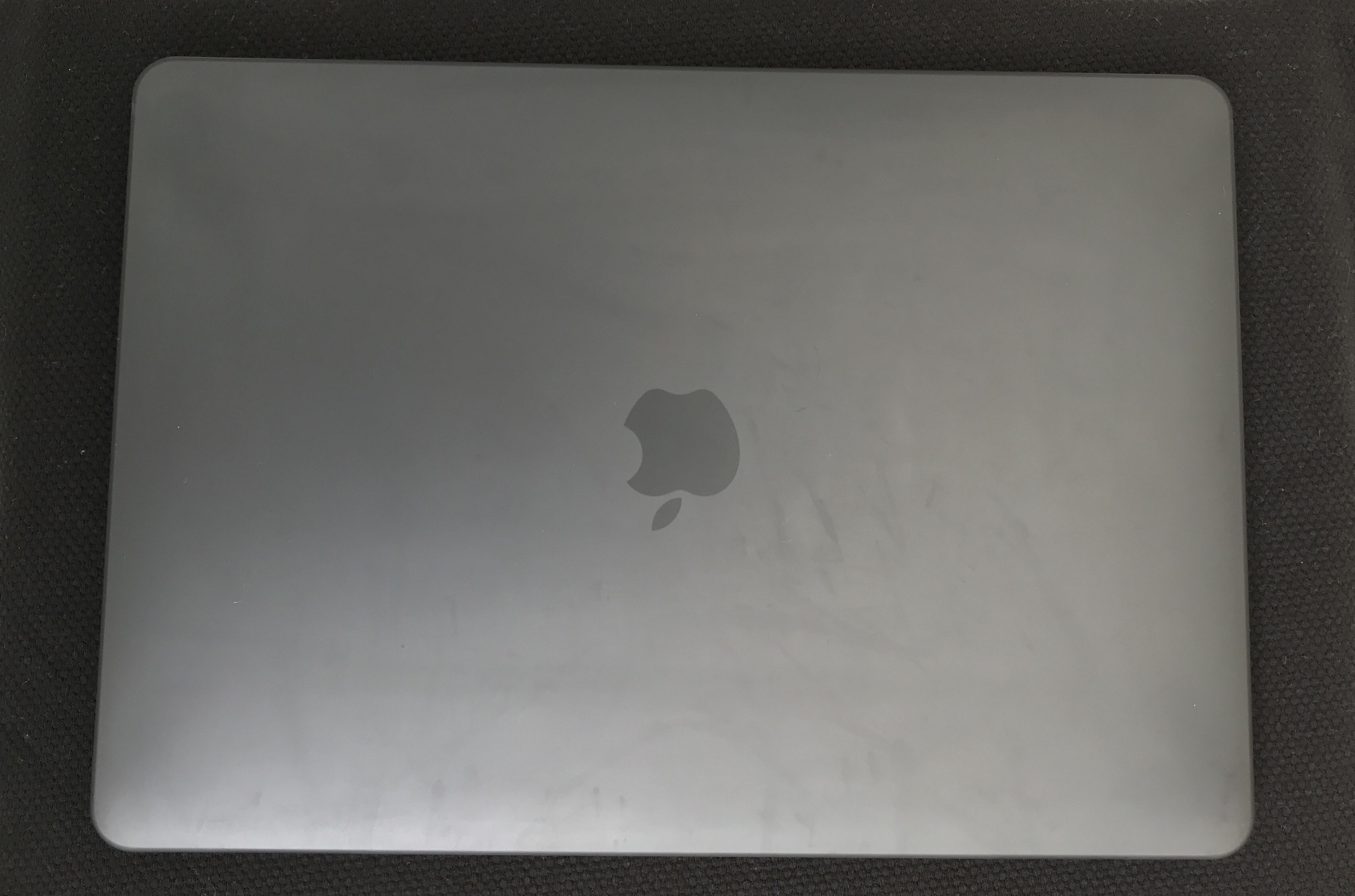 09. Macbook Pro M1 - Cover Top.jpg