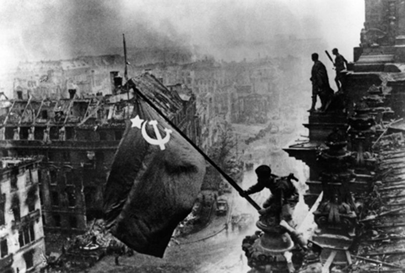 Raising_a_flag_over_the_Reichstag.jpg